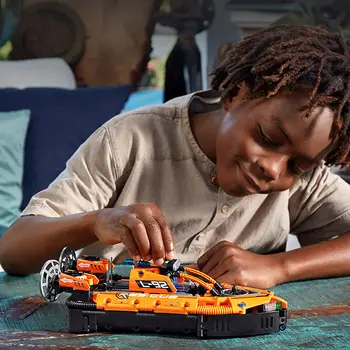 LEGO Technic de Salvare Hovercraft Jucărie Interesantă Kit de Construcție pentru Copii, Iubitoare de Jucării 42120 (457 Bucati)
